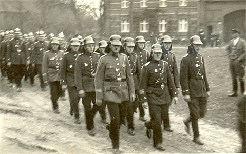 Kameradenzug der FF Gräfendorf (Foto: ca. 1933-35)